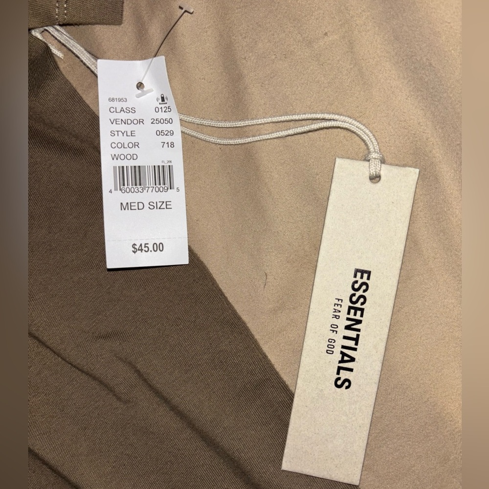 Essentials size :M - Picture 4 of 5
